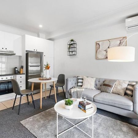דירות מלבורן Cozy 1 Bedder In St Kilda With Balcony מראה חיצוני תמונה