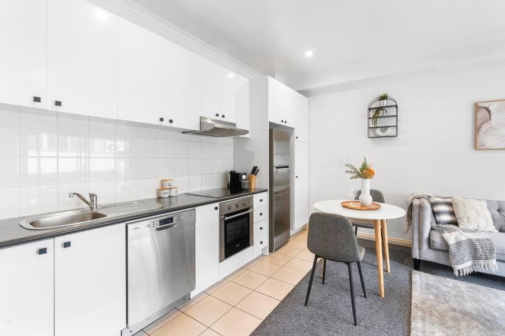 דירות מלבורן Cozy 1 Bedder In St Kilda With Balcony מראה חיצוני תמונה