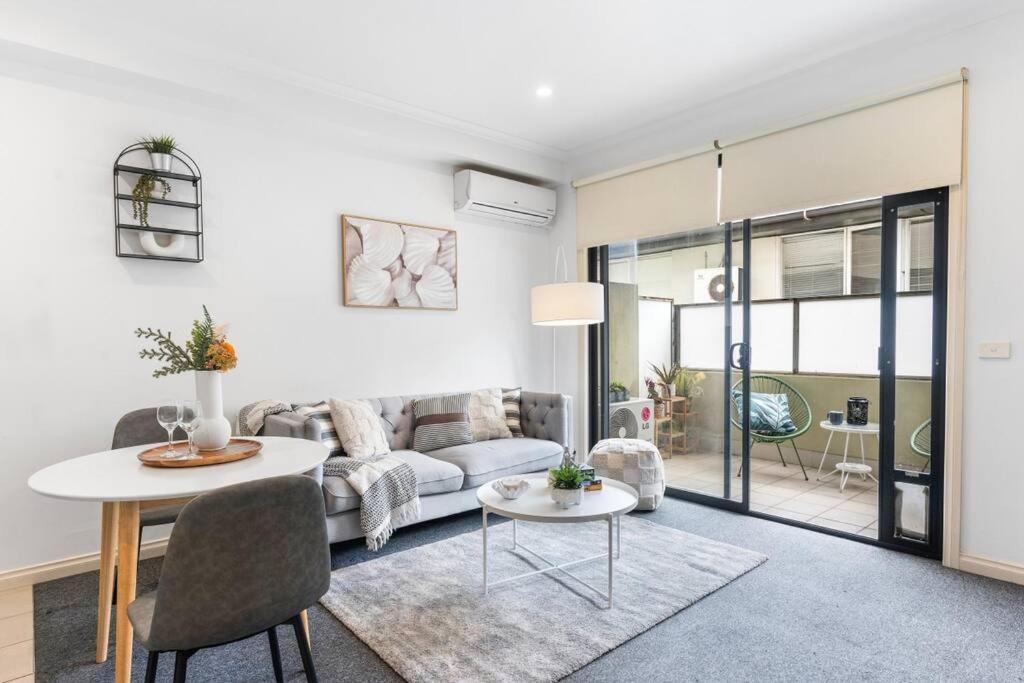 דירות מלבורן Cozy 1 Bedder In St Kilda With Balcony מראה חיצוני תמונה