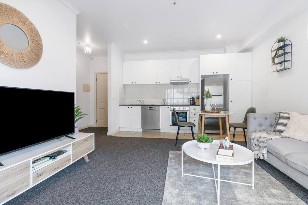 דירות מלבורן Cozy 1 Bedder In St Kilda With Balcony מראה חיצוני תמונה